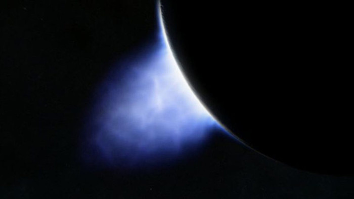 s93845368 Спутник Сатурна Энцелад оказался более пригоден для существования внеземной жизни, чем считали ранее