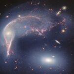 Космический телескоп James Webb получил снимок взаимодействующих галактик в созвездии Гидра